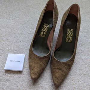 Vintage Ferragamo green suede pointy toe heels